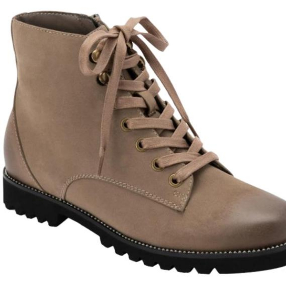 NWT Blonde Rachelle Combat Boots